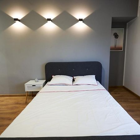 Minimalist Design Apartament In Magheru ブカレスト エクステリア 写真