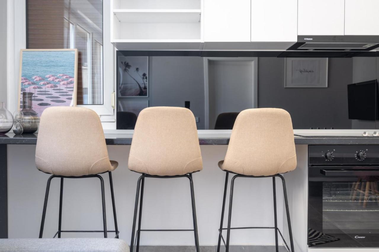 Minimalist Design Apartament In Magheru ブカレスト エクステリア 写真