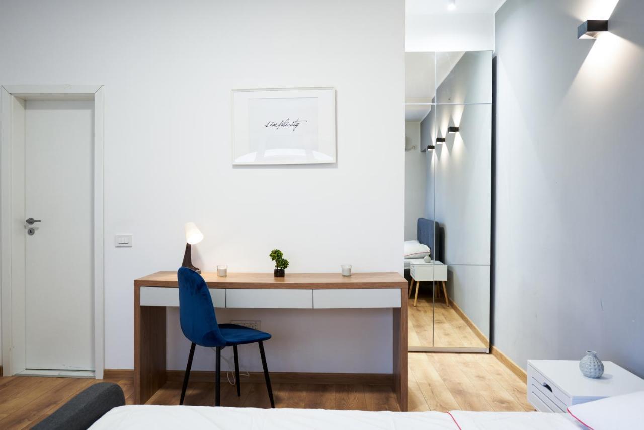 Minimalist Design Apartament In Magheru ブカレスト エクステリア 写真